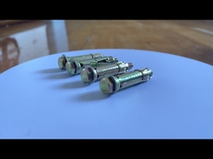 Wytrzymała śruba mocująca z żółtego cynku, klasa 8.8, osłona M8, sześciokątna tuleja kotwiąca